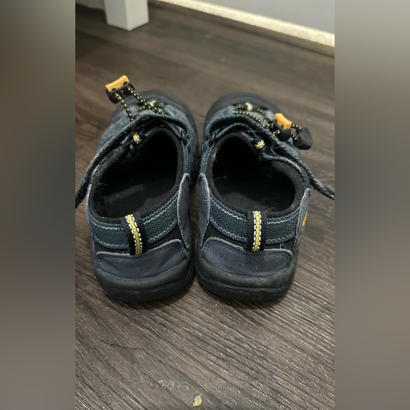 Little Kids Keen Waterproof Sandals, navy, size 1 - Picture 2 of 5